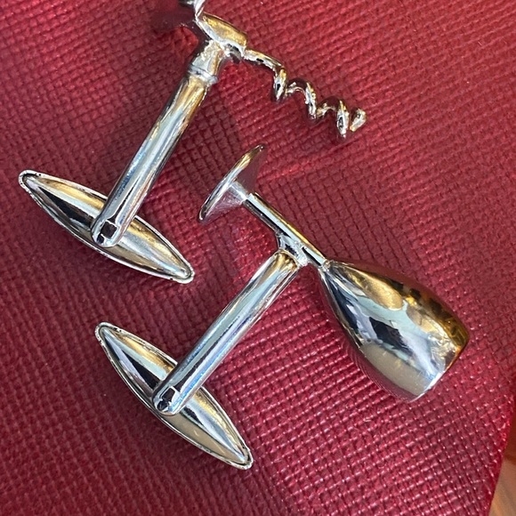 Men’s wine glass and corkscrew silver tone cufflinks - Picture 4 of 5
